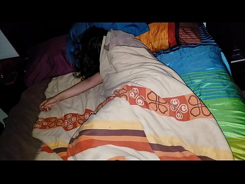 ❤️ Styfsoan bespot syn jonge styfmem wylst se sliept. ❤ Porno by wy ❌❤