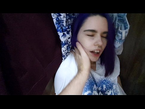 ❤️ Fûn myn suster yn 'e kast en holp har cum ❤ Porno by wy ❌❤